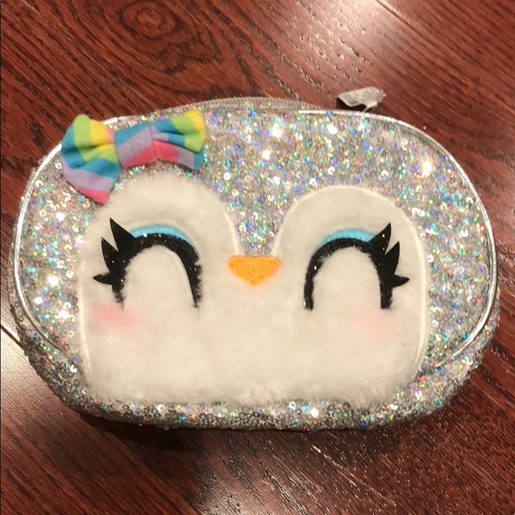Other - 🚫DONATED🚫
 for $15💥 🆕 Dazzling makeup pouch - penguin